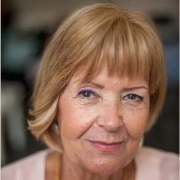 Client With Frontal Fibrosing Alopecia and light brown enhancer system bob